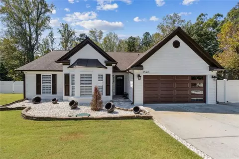 1540 Calvin Davis Cir, Lawrenceville, GA 30043