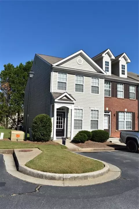 2743 Heathrow Dr, Lawrenceville, GA 30043