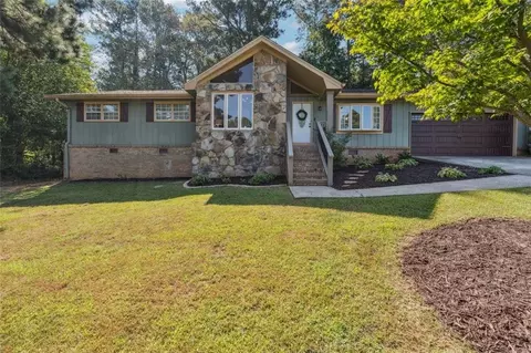 1952 Farmwood Dr, Lawrenceville, GA 30043