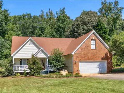 112 Bridgewater Dr, Jackson, GA 30233