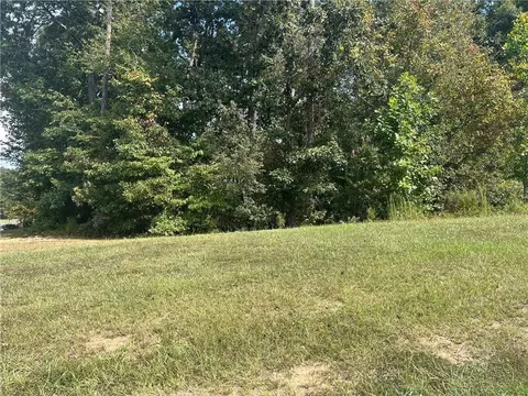 1381 Larose Dr, Hoschton, GA 30548