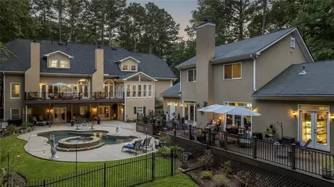 2010 Stonehedge Rd, Roswell, GA 30075