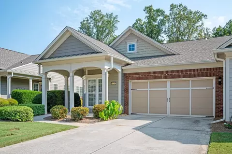 6208 Longleaf Dr, Hoschton, GA 30548