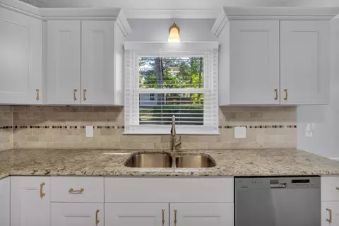 2028 Harbour Oaks Dr, Snellville, GA 30078