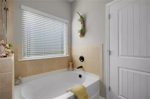 Bath - 205 Willowbrook Dr SE, Calhoun, GA 30701 photo 4 of 4
