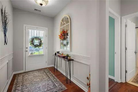 Entry Way - 205 Willowbrook Dr SE, Calhoun, GA 30701 photo 2 of 4