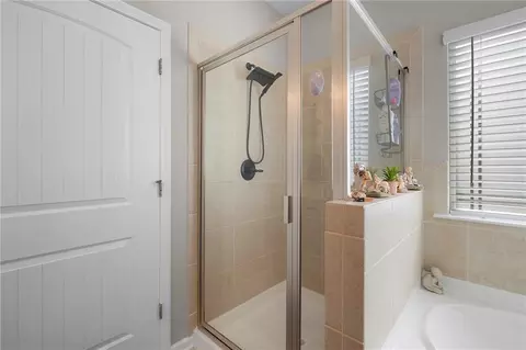 Bath - 205 Willowbrook Dr SE, Calhoun, GA 30701 photo 3 of 4