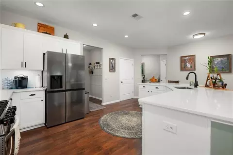 Kitchen - 205 Willowbrook Dr SE, Calhoun, GA 30701 photo 2 of 4