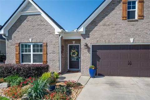Exterior - 205 Willowbrook Dr SE, Calhoun, GA 30701 photo 2 of 9