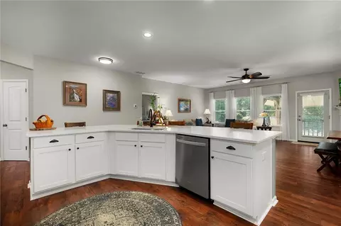 Kitchen - 205 Willowbrook Dr SE, Calhoun, GA 30701 photo 3 of 4