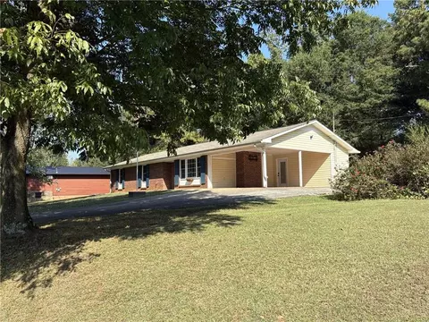 154 Honeysuckle Dr SW, Adairsville, GA 30103