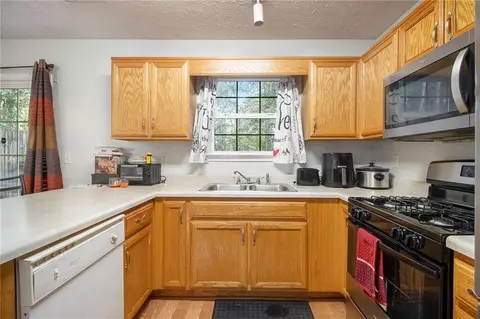 Kitchen - 2995 Fields Dr, Lithonia, GA 30038 photo 2 of 2