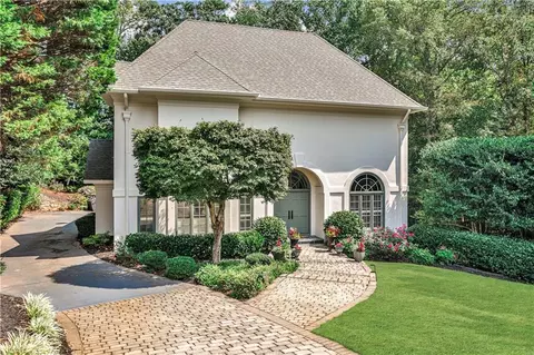 888 Castle Walk Cv SW, Lilburn, GA 30047