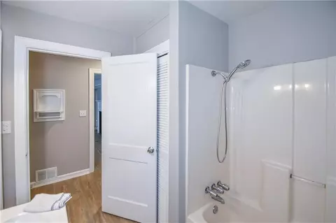 Bath - 31 Craig St, Toccoa, GA 30577 photo 2 of 2