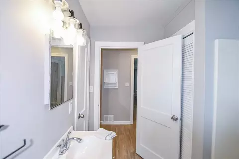 Bath - 31 Craig St, Toccoa, GA 30577 photo 1 of 2