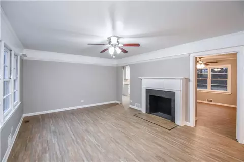 Living - 31 Craig St, Toccoa, GA 30577 photo 2 of 4