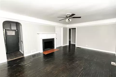 Living - 31 Craig St, Toccoa, GA 30577 photo 3 of 4