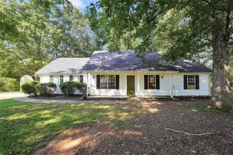 110 Pebble Creek Dr, Jackson, GA 30233