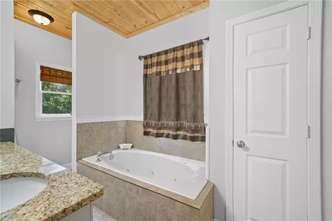 Bath - 491 Hyde Rd, Jasper, GA 30143 photo 4 of 8