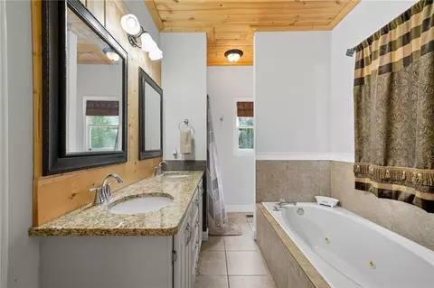Bath - 491 Hyde Rd, Jasper, GA 30143 photo 2 of 8