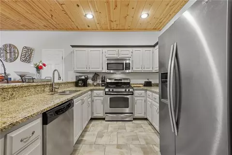 Kitchen - 491 Hyde Rd, Jasper, GA 30143 photo 2 of 2