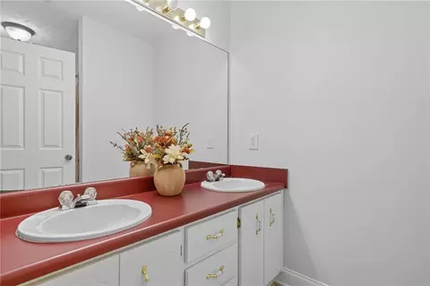 Bath - 491 Hyde Rd, Jasper, GA 30143 photo 5 of 8