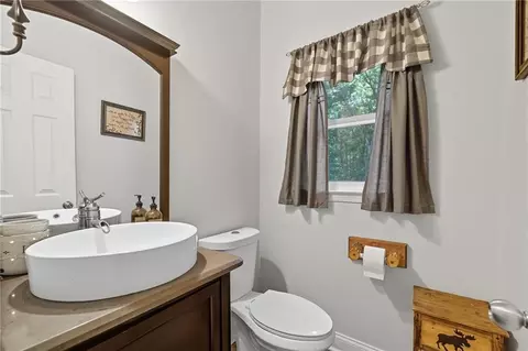 Bath - 491 Hyde Rd, Jasper, GA 30143 photo 1 of 8