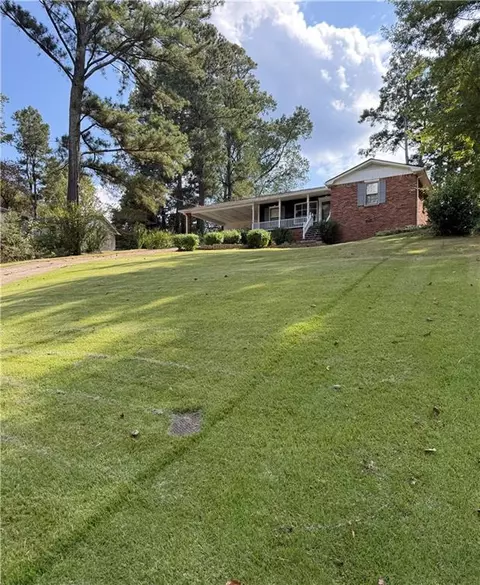 5578 Four Winds Dr SW, Lilburn, GA 30047