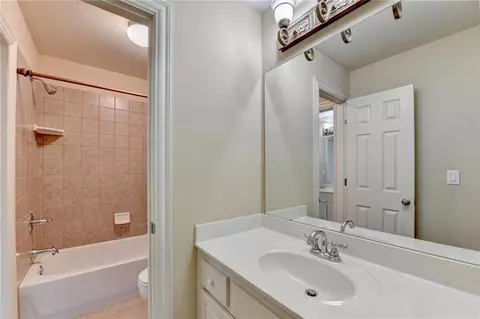 Bath - 3088 Willowstone Dr, Duluth, GA 30096 photo 9 of 10
