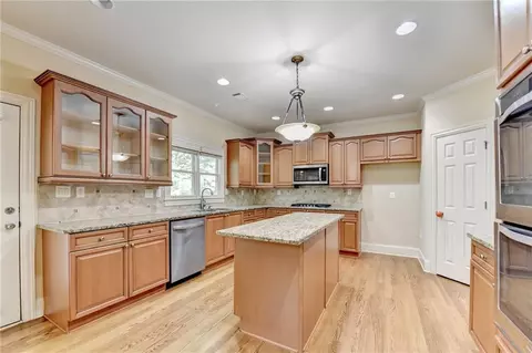 Kitchen - 3088 Willowstone Dr, Duluth, GA 30096 photo 3 of 6