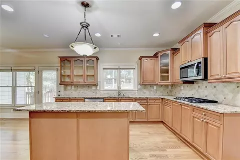 Kitchen - 3088 Willowstone Dr, Duluth, GA 30096 photo 4 of 6