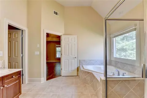 Bath - 3088 Willowstone Dr, Duluth, GA 30096 photo 4 of 10