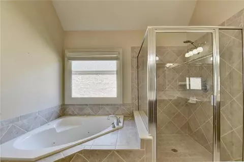 Bath - 3088 Willowstone Dr, Duluth, GA 30096 photo 3 of 10