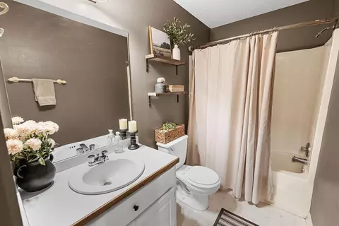 Bath - 603 Cutoff Rd, Jasper, GA 30143 photo 3 of 3