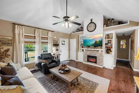 Living - 603 Cutoff Rd, Jasper, GA 30143 photo 1 of 1