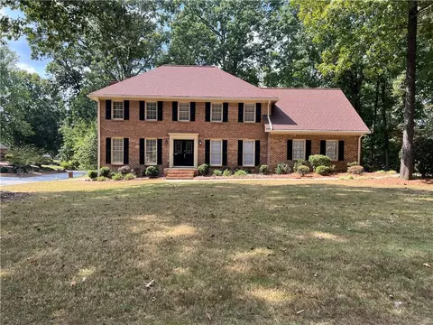 100 Saddle Creek Ct, Roswell, GA 30076