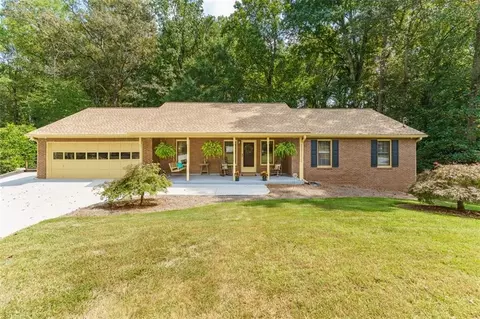 1516 Blackspruce Ct SW, Lilburn, GA 30047