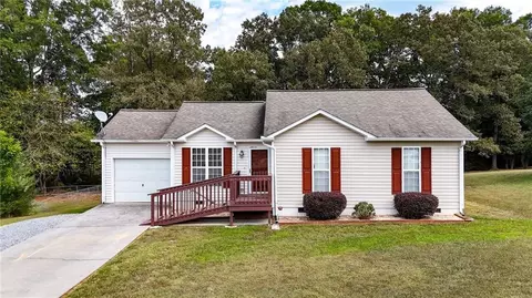 181 Fieldcrest Dr, Calhoun, GA 30701
