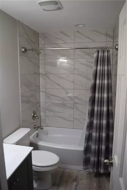 Bath - 4639 Seminole Dr, Gainesville, GA 30506 photo 2 of 2