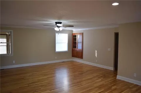 Living - 4639 Seminole Dr, Gainesville, GA 30506 photo 2 of 6