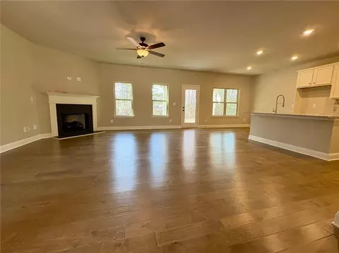 Living - 986 Lakeview Oaks Ct, Grayson, GA 30017 photo 3 of 6