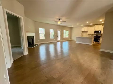 Living - 986 Lakeview Oaks Ct, Grayson, GA 30017 photo 2 of 6
