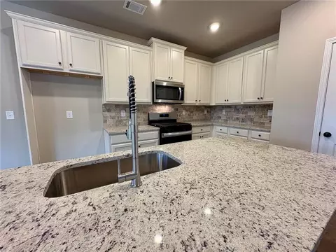 Kitchen - 986 Lakeview Oaks Ct, Grayson, GA 30017 photo 1 of 1