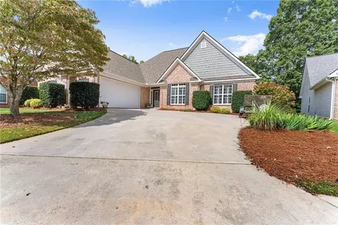 937 Brenau Point Dr, Gainesville, GA 30501