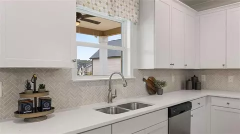 Kitchen - 1800 Quaker St, Hampton, GA 30228 photo 6 of 7