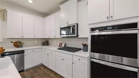 Kitchen - 1800 Quaker St, Hampton, GA 30228 photo 5 of 7
