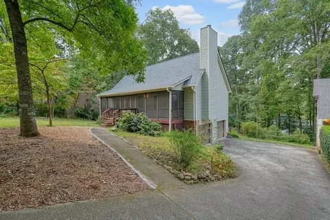 1162 Rolling Green Dr, Acworth, GA 30102