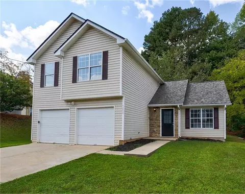 7200 Mahogany Dr, Fairburn, GA 30213