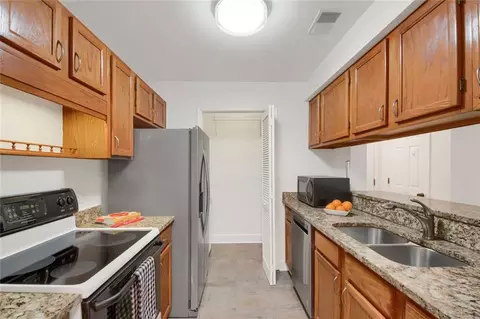 501 Barrington Hills Dr, Atlanta, GA 30350