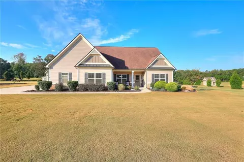 498 Clover Dr, Social Circle, GA 30025